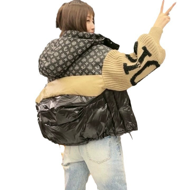 Damdunjacka Med Lapptäckt Denimkrage Och Huva