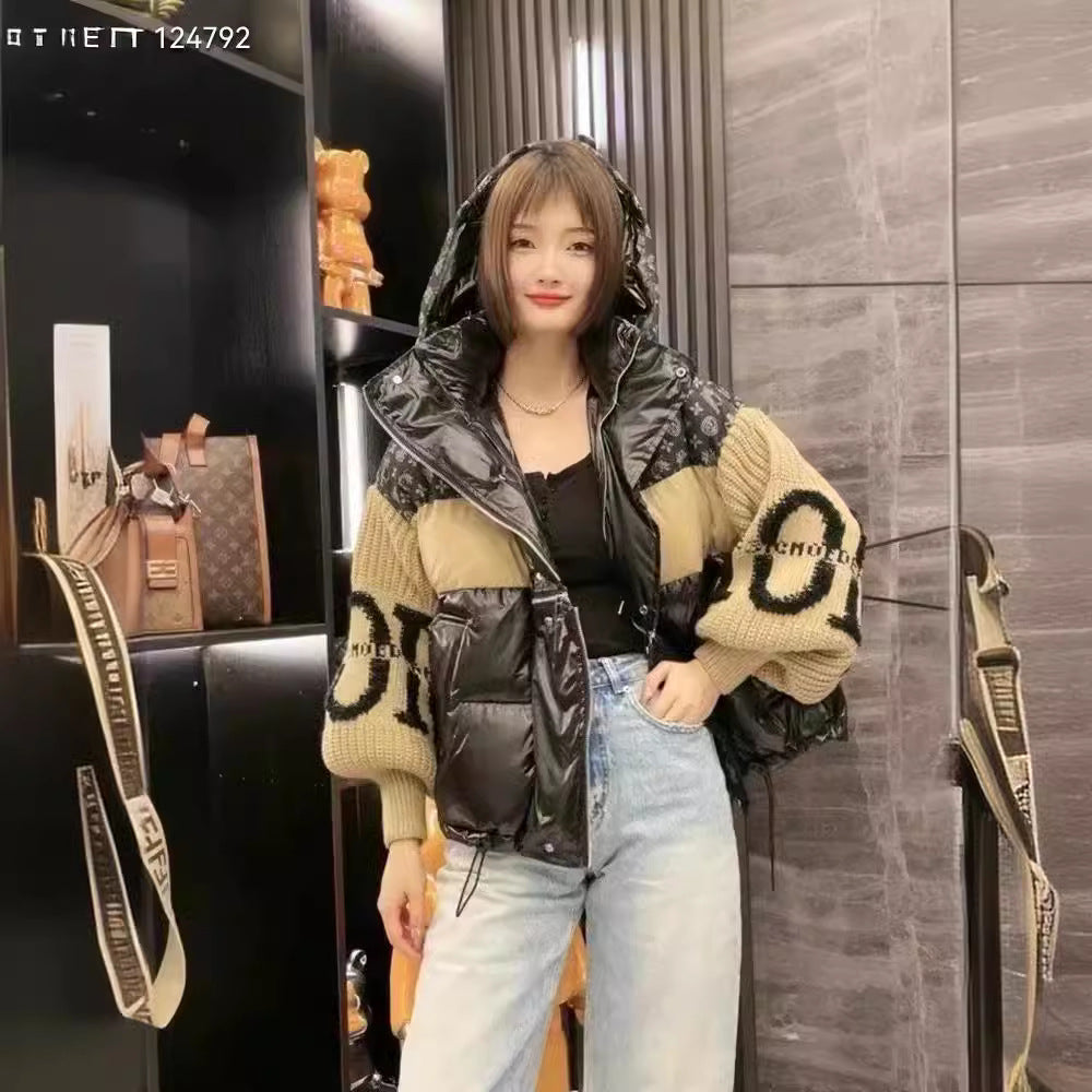 Damdunjacka Med Lapptäckt Denimkrage Och Huva